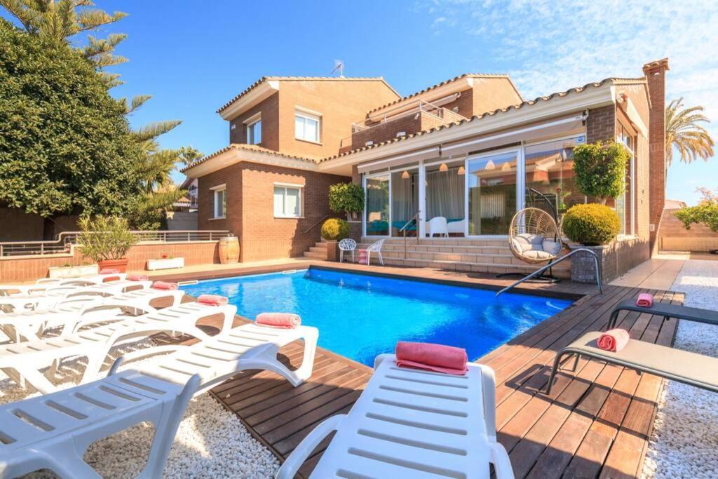 Villa Wine Experience Cambrils - Wine, Art & Games 외부 사진
