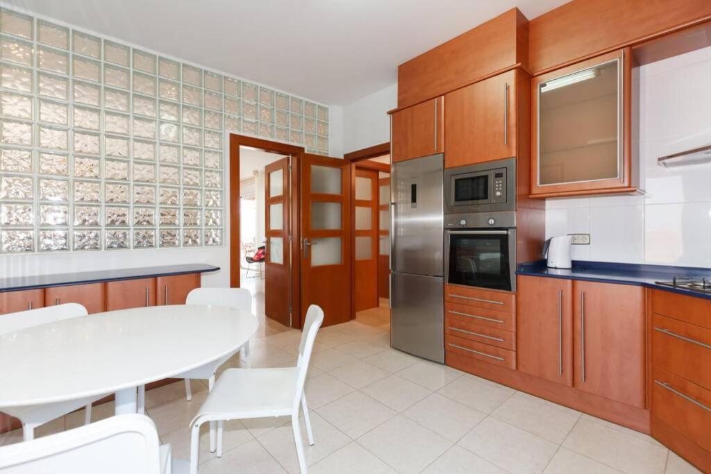 Villa Wine Experience Cambrils - Wine, Art & Games 외부 사진